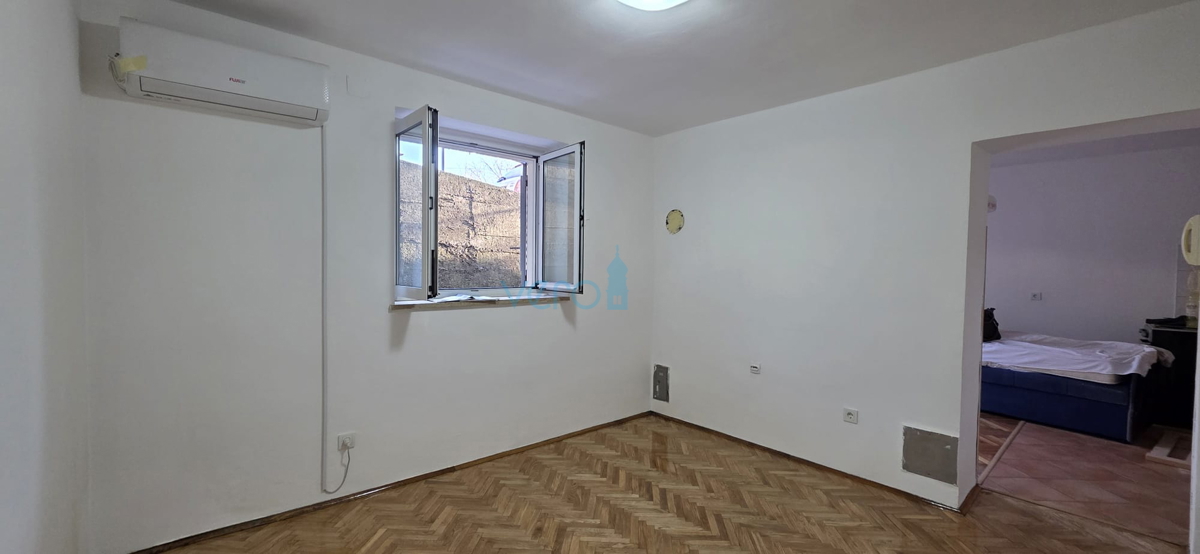 Bakar, appartamento trilocale con soggiorno, 71 m2, piano terra, centro, vicino al mare, in vendita