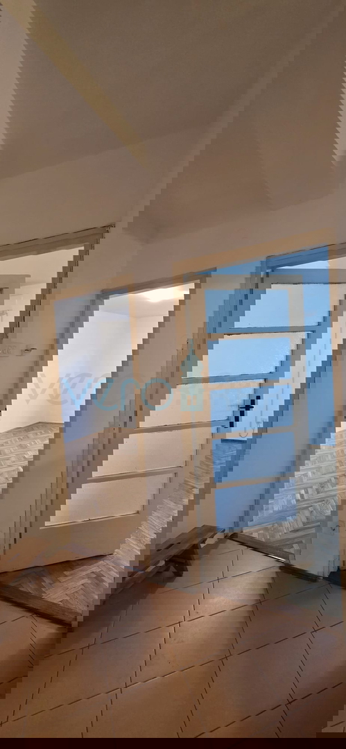 Bakar, appartamento trilocale con soggiorno, 71 m2, piano terra, centro, vicino al mare, in vendita