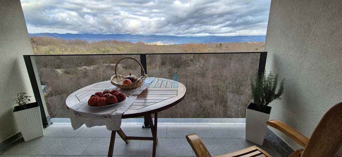 Uvala Soline, periferia, appartamento bilocale al secondo piano con vista panoramica, in vendita