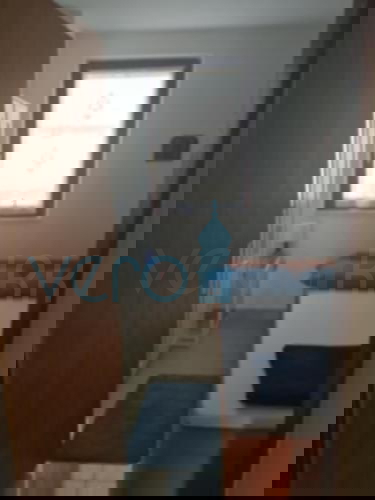 Omišalj, isola di Krk, casa in pietra a schiera con 2 appartamenti, terrazza, parcheggio, vendita