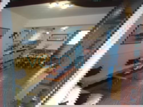 Omišalj, isola di Krk, casa in pietra a schiera con 2 appartamenti, terrazza, parcheggio, vendita