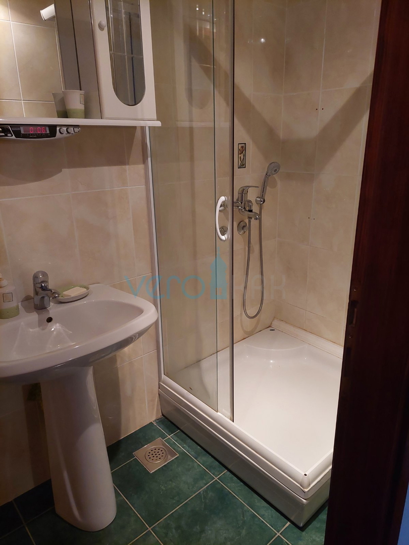 Omišalj, centro storico, casa in pietra ristrutturata, 140m2, vendita