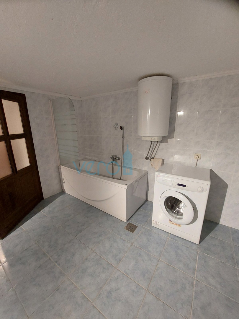 Omišalj, centro storico, casa in pietra ristrutturata, 140m2, vendita