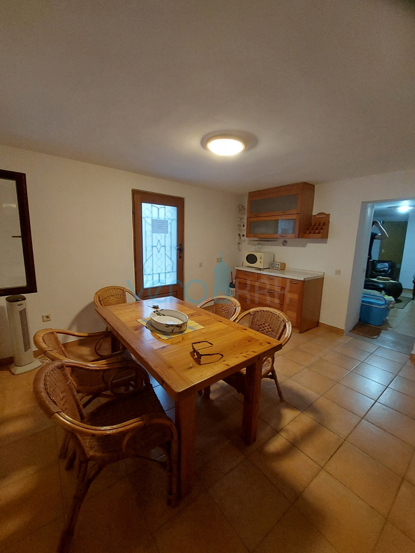 Omišalj, centro storico, casa in pietra ristrutturata, 140m2, vendita