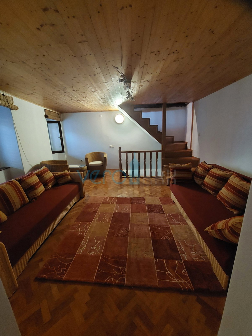 Omišalj, centro storico, casa in pietra ristrutturata, 140m2, vendita