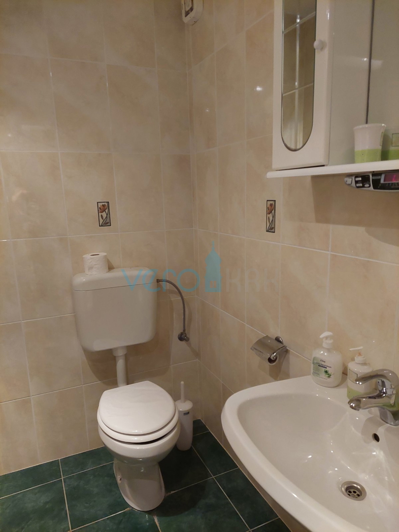 Omišalj, centro storico, casa in pietra ristrutturata, 140m2, vendita