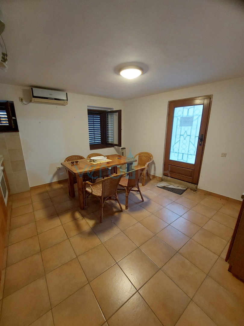 Omišalj, centro storico, casa in pietra ristrutturata, 140m2, vendita