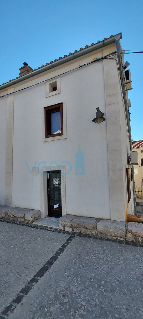 Omišalj, centro storico, casa in pietra ristrutturata, 140m2, vendita