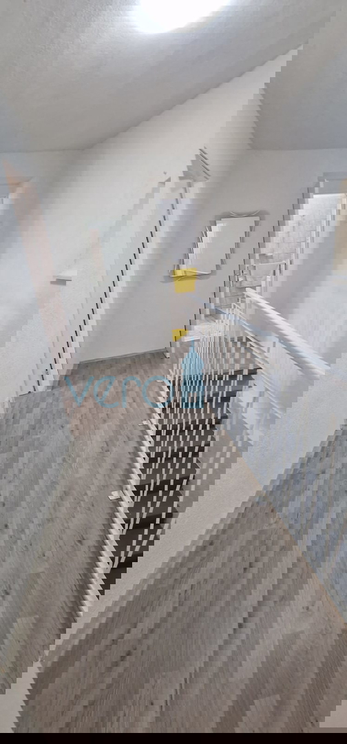 Crikvenica, centro - casa indipendente ristrutturata, a 50 m dal mare, in vendita