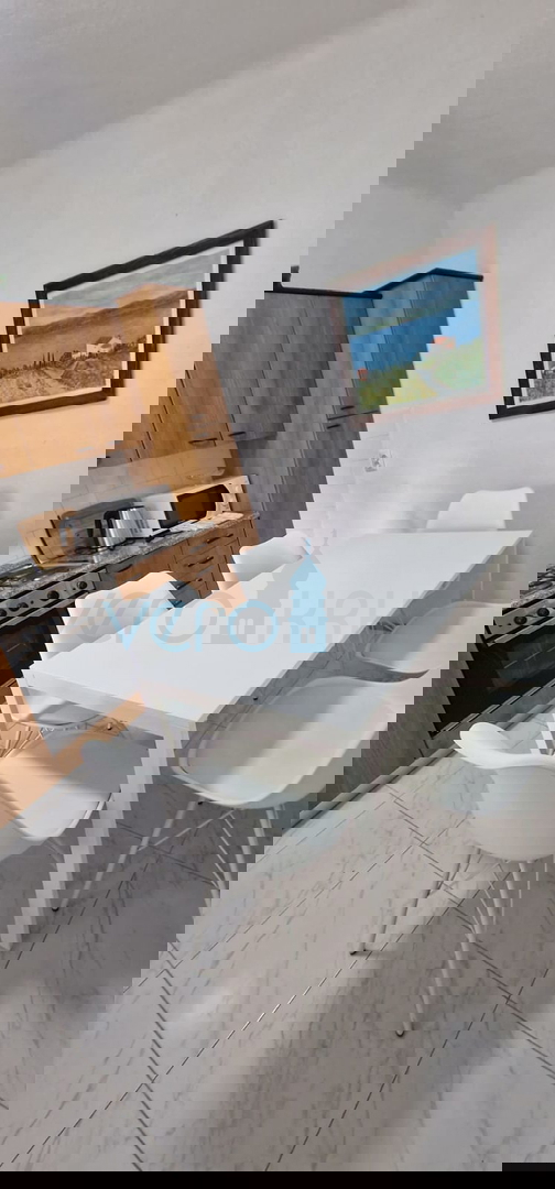 Crikvenica, centro - casa indipendente ristrutturata, a 50 m dal mare, in vendita