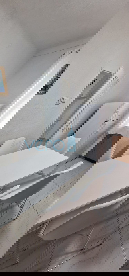 Crikvenica, centro - casa indipendente ristrutturata, a 50 m dal mare, in vendita