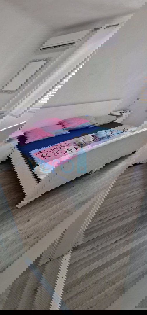 Crikvenica, centro - casa indipendente ristrutturata, a 50 m dal mare, in vendita