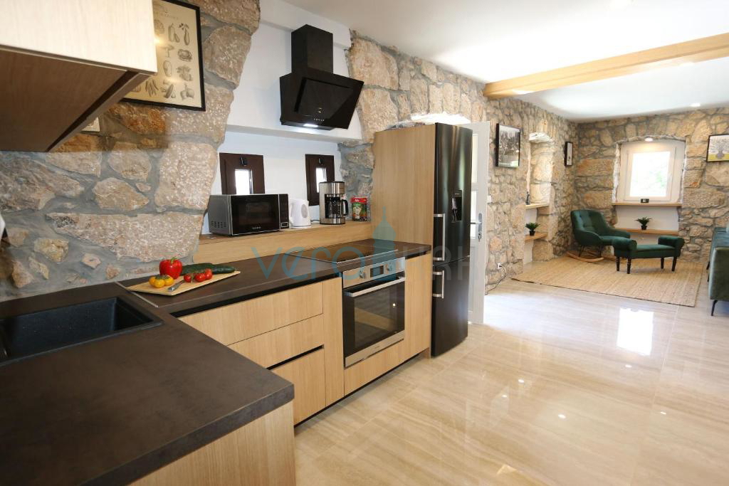 Malinska, area circostante, rustico ristrutturato con piscina e terreno