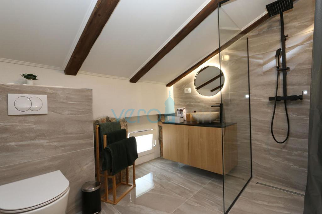 Malinska, area circostante, rustico ristrutturato con piscina e terreno