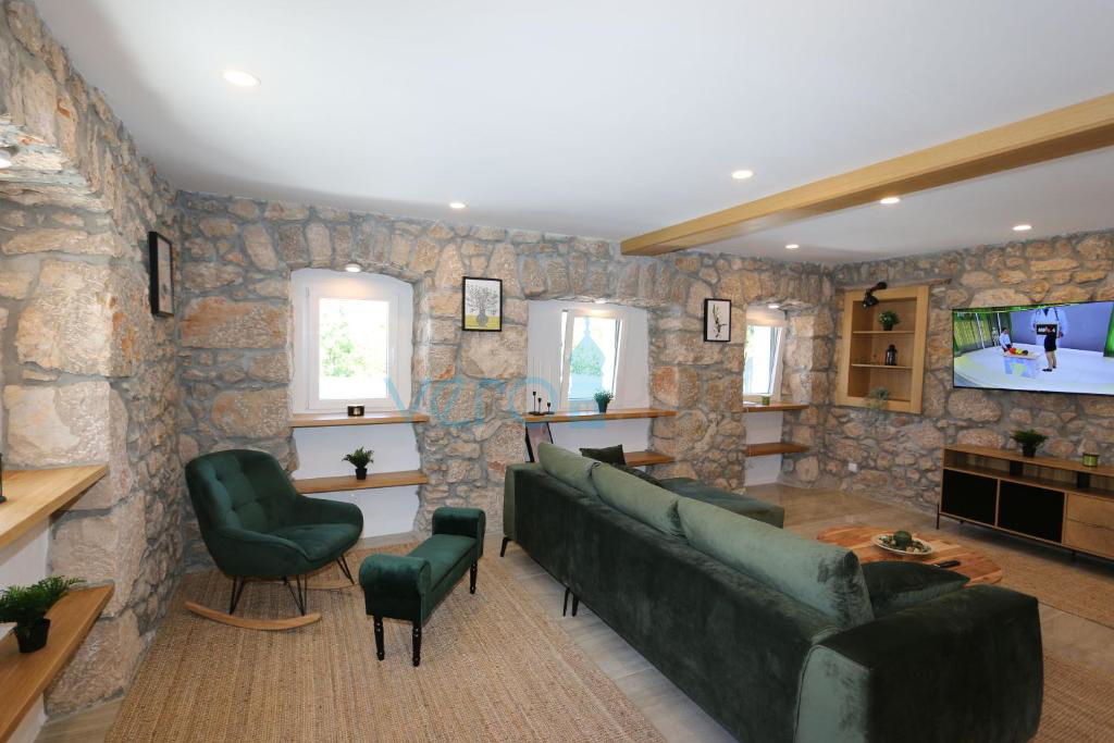 Malinska, area circostante, rustico ristrutturato con piscina e terreno