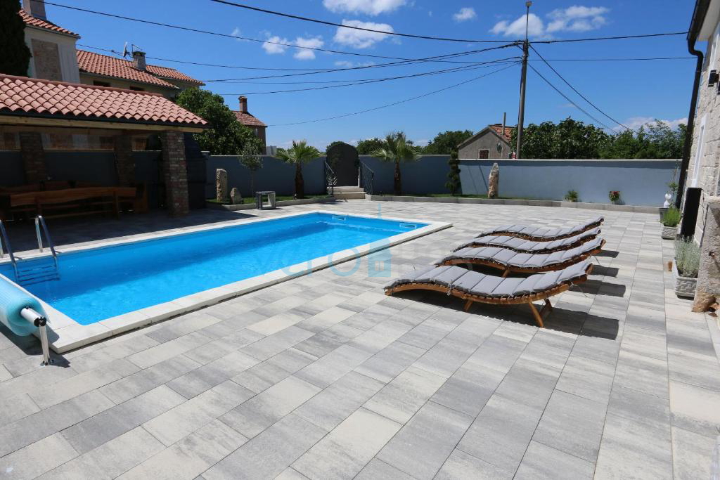 Malinska, area circostante, rustico ristrutturato con piscina e terreno