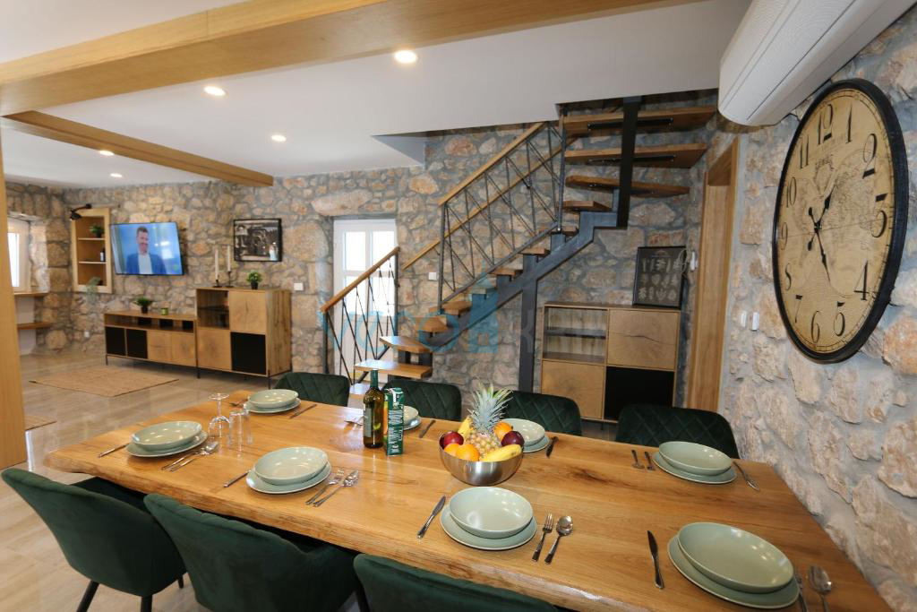 Malinska, area circostante, rustico ristrutturato con piscina e terreno