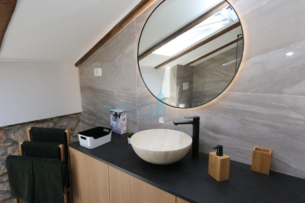 Malinska, area circostante, rustico ristrutturato con piscina e terreno