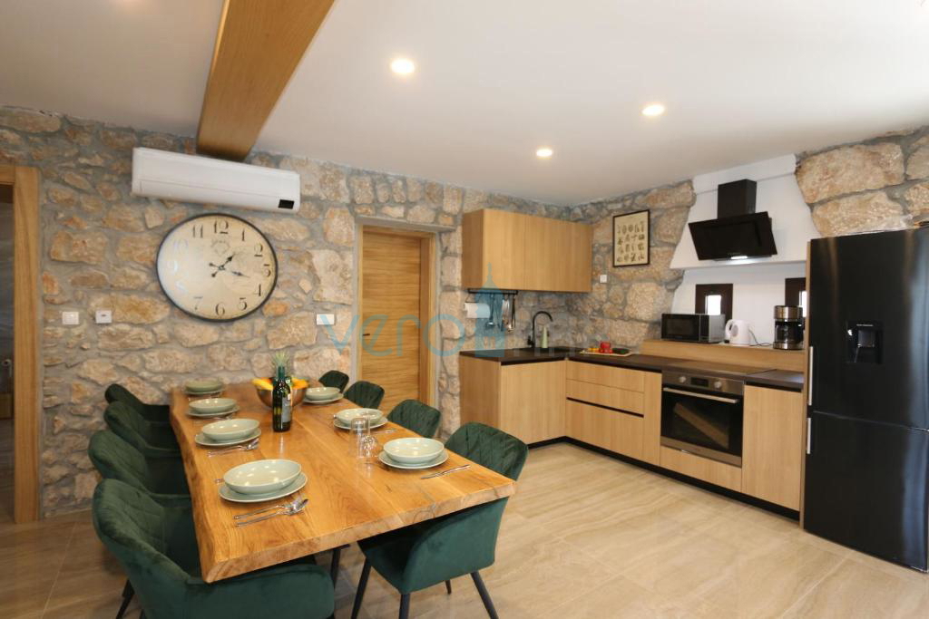 Malinska, area circostante, rustico ristrutturato con piscina e terreno