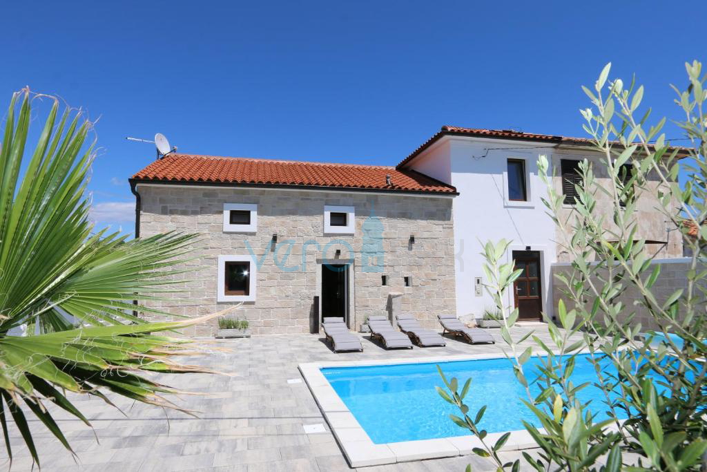 Malinska, area circostante, rustico ristrutturato con piscina e terreno