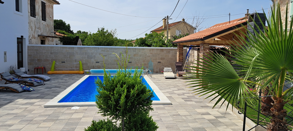 Malinska, area circostante, rustico ristrutturato con piscina e terreno