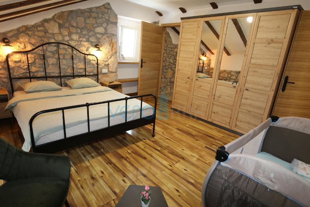 Malinska, area circostante, rustico ristrutturato con piscina e terreno