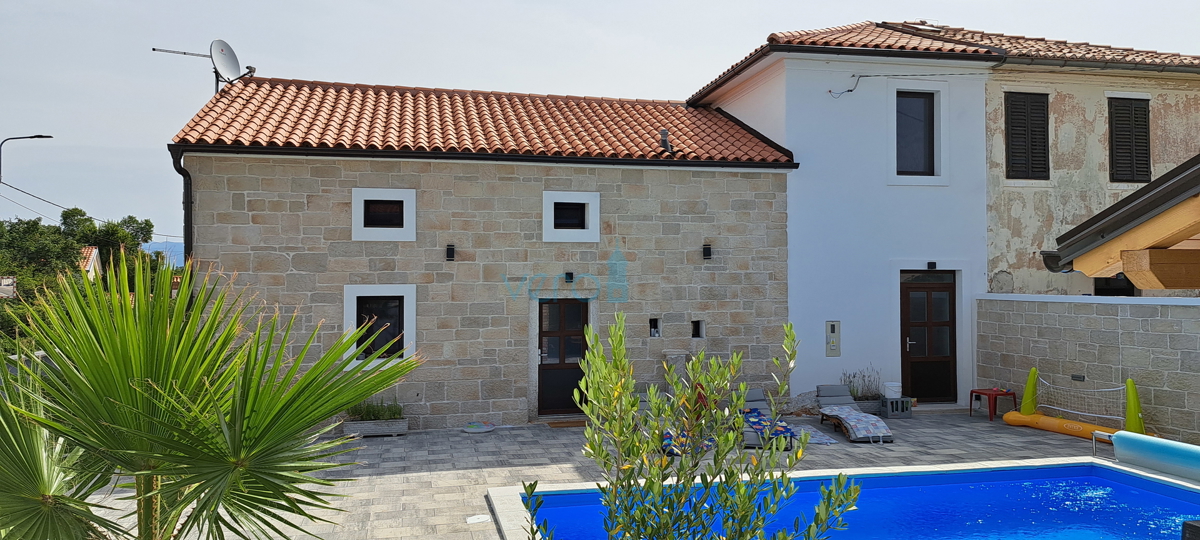 Malinska, area circostante, rustico ristrutturato con piscina e terreno