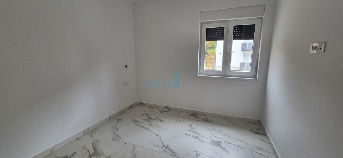 Baia di Soline, isola di Krk, nuova costruzione, appartamento trilocale al primo piano, giardino, vista, vendita