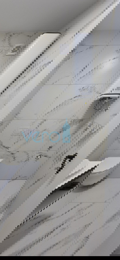 Baia di Soline, isola di Krk, nuova costruzione, appartamento trilocale al primo piano, giardino, vista, vendita