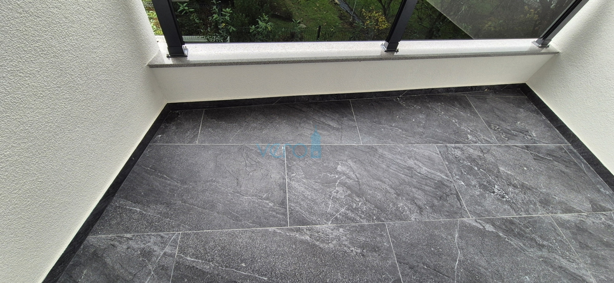 Baia di Soline, isola di Krk, nuova costruzione, appartamento trilocale al primo piano, giardino, vista, vendita