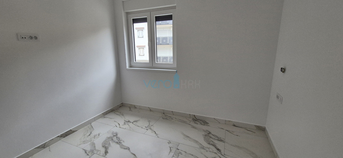 Baia di Soline, isola di Krk, nuova costruzione, appartamento trilocale al primo piano, giardino, vista, vendita