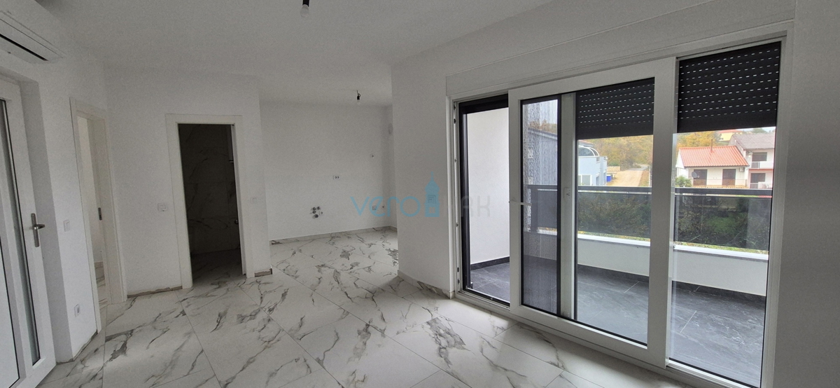Baia di Soline, isola di Krk, nuova costruzione, appartamento trilocale al primo piano, giardino, vista, vendita