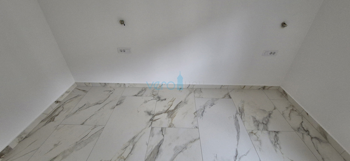 Baia di Soline, isola di Krk, nuova costruzione, appartamento trilocale al primo piano, giardino, vista, vendita