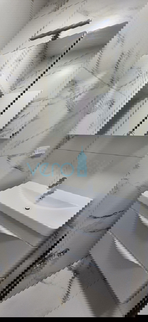 Baia di Soline, isola di Krk, nuova costruzione, appartamento trilocale al primo piano, giardino, vista, vendita