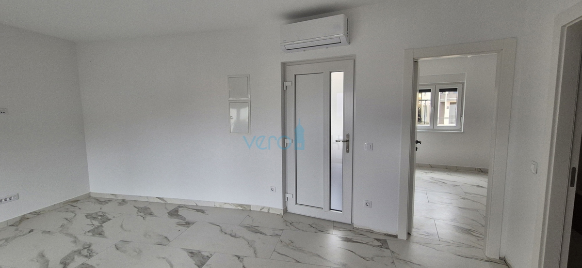 Baia di Soline, isola di Krk, nuova costruzione, appartamento trilocale al primo piano, giardino, vista, vendita