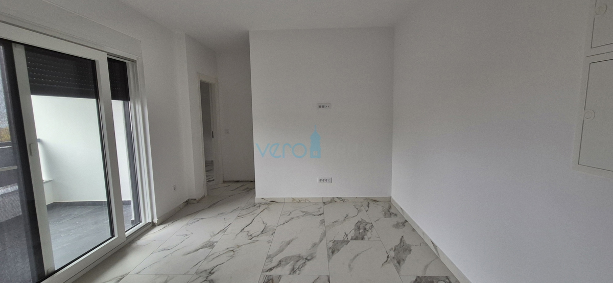 Baia di Soline, isola di Krk, nuova costruzione, appartamento trilocale al primo piano, giardino, vista, vendita