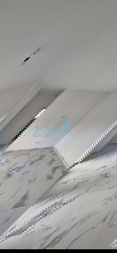 Baia di Soline, isola di Krk, nuova costruzione, appartamento trilocale al primo piano, giardino, vista, vendita