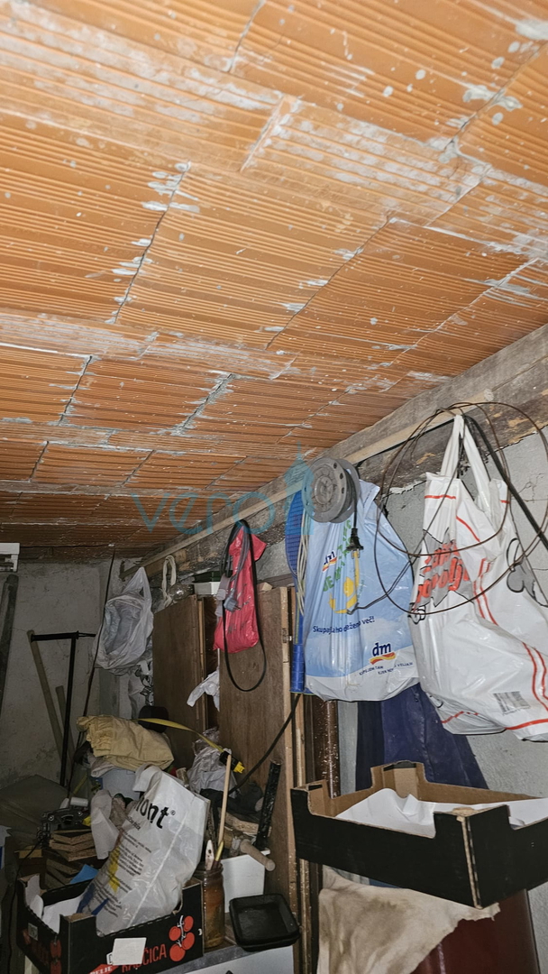 Isola di Krk, Dobrinj, centro storico, casa autonoma con terrazza e vista, vendita