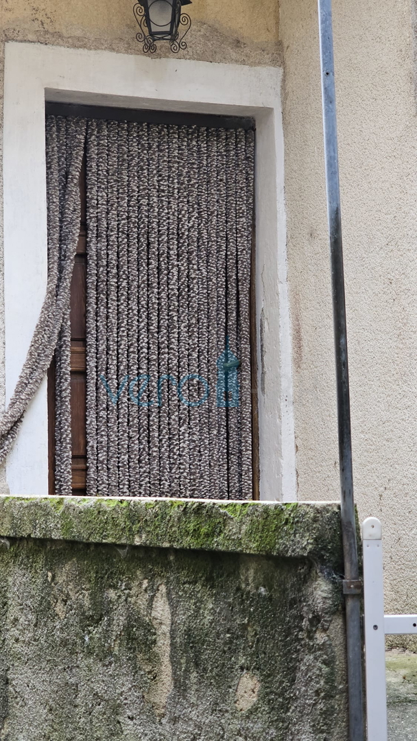 Isola di Krk, Dobrinj, centro storico, casa autonoma con terrazza e vista, vendita