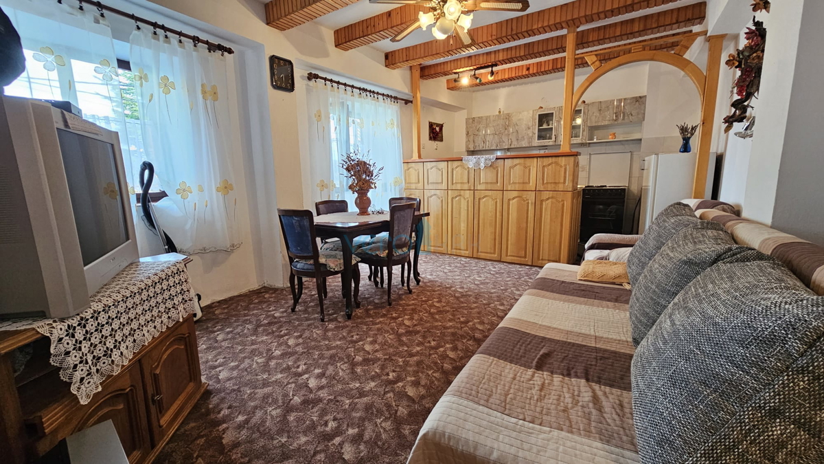 Isola di Krk, Dobrinj, centro storico, casa autonoma con terrazza e vista, vendita