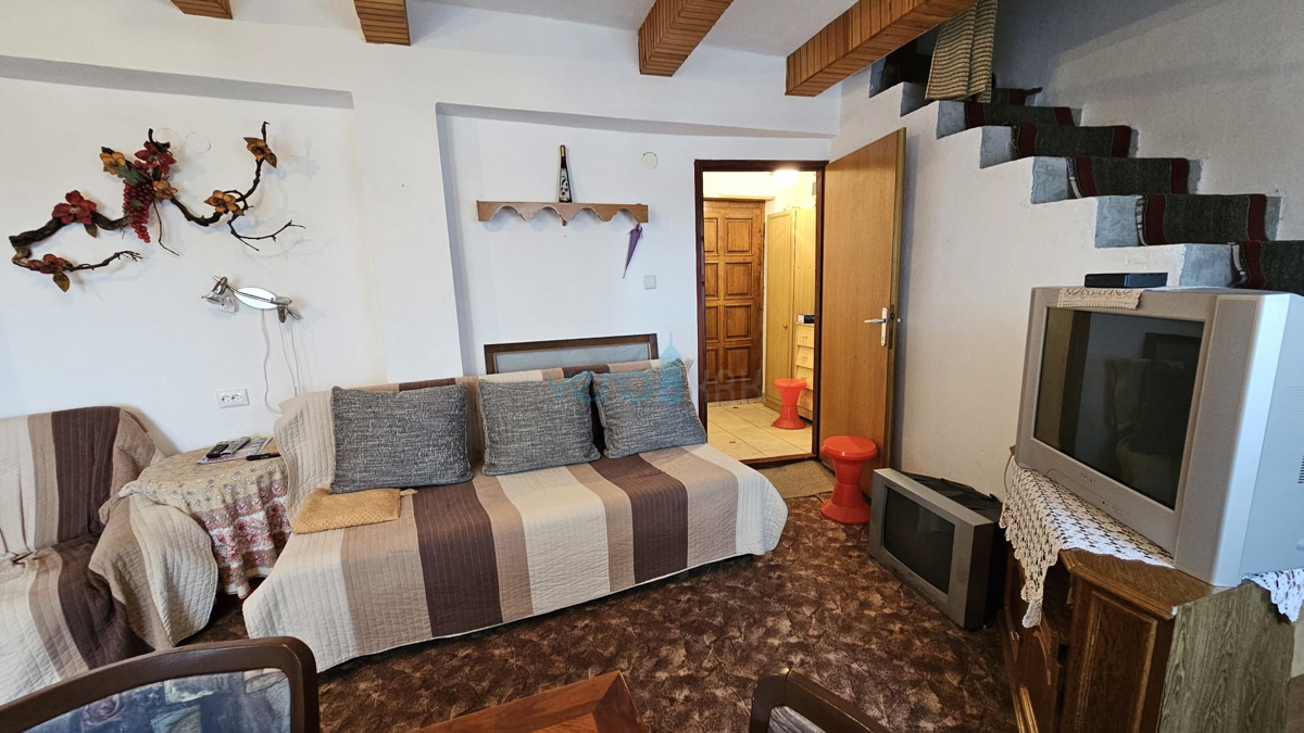 Isola di Krk, Dobrinj, centro storico, casa autonoma con terrazza e vista, vendita