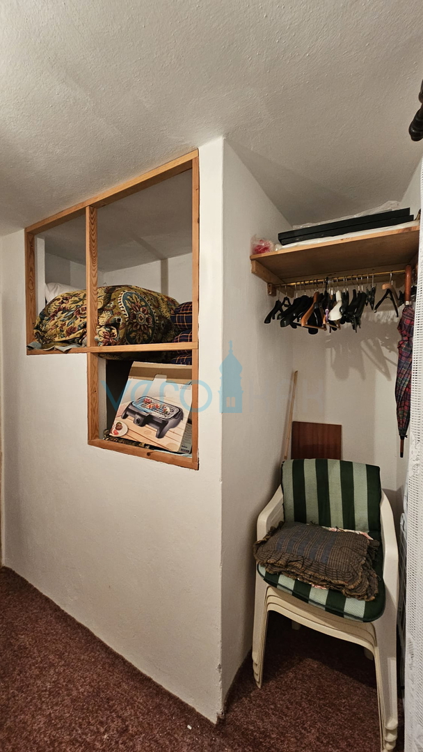 Isola di Krk, Dobrinj, centro storico, casa autonoma con terrazza e vista, vendita