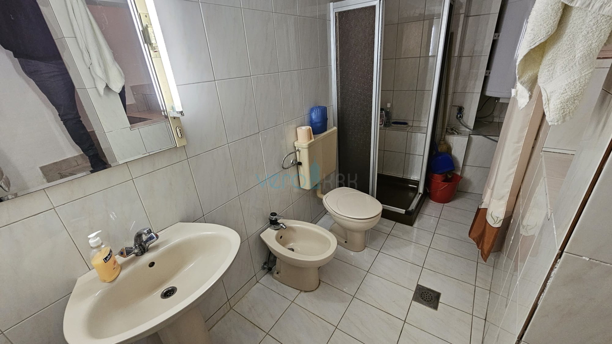 Isola di Krk, Dobrinj, centro storico, casa autonoma con terrazza e vista, vendita