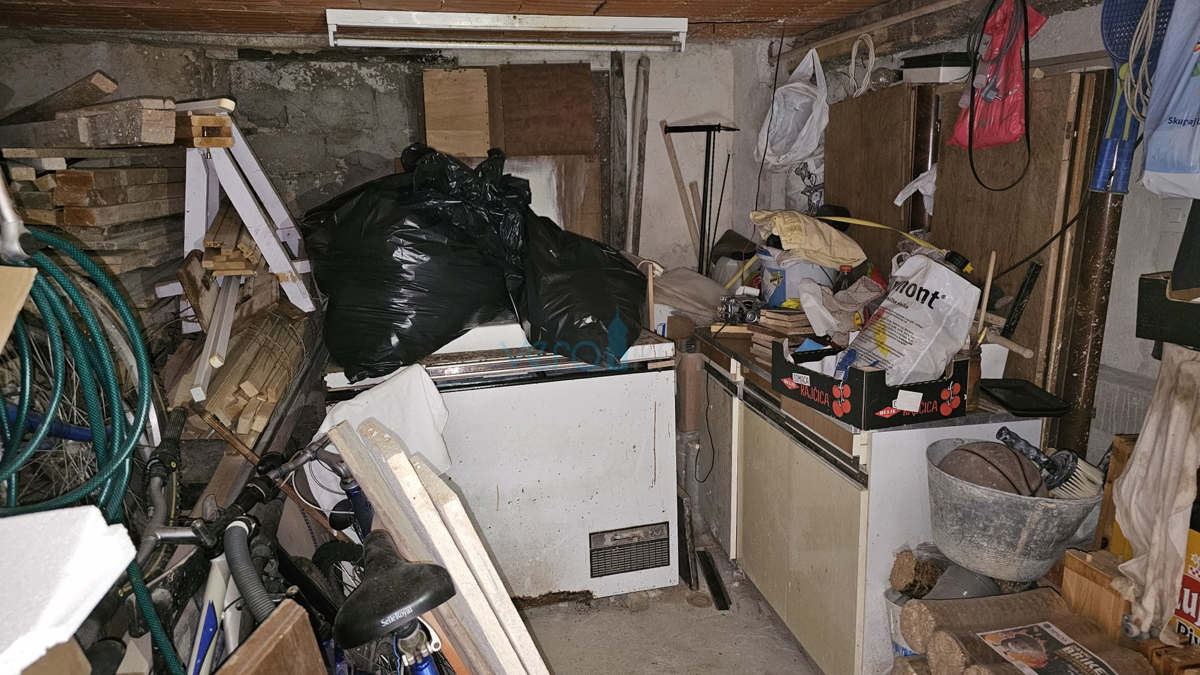 Isola di Krk, Dobrinj, centro storico, casa autonoma con terrazza e vista, vendita