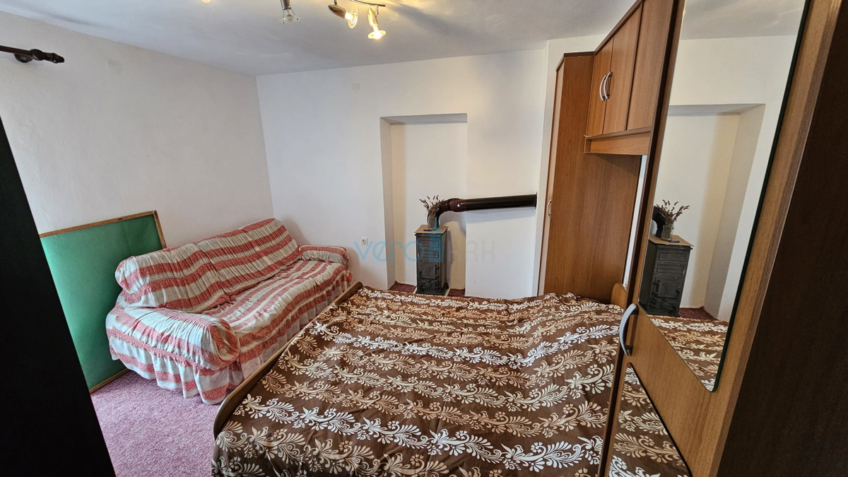 Isola di Krk, Dobrinj, centro storico, casa autonoma con terrazza e vista, vendita