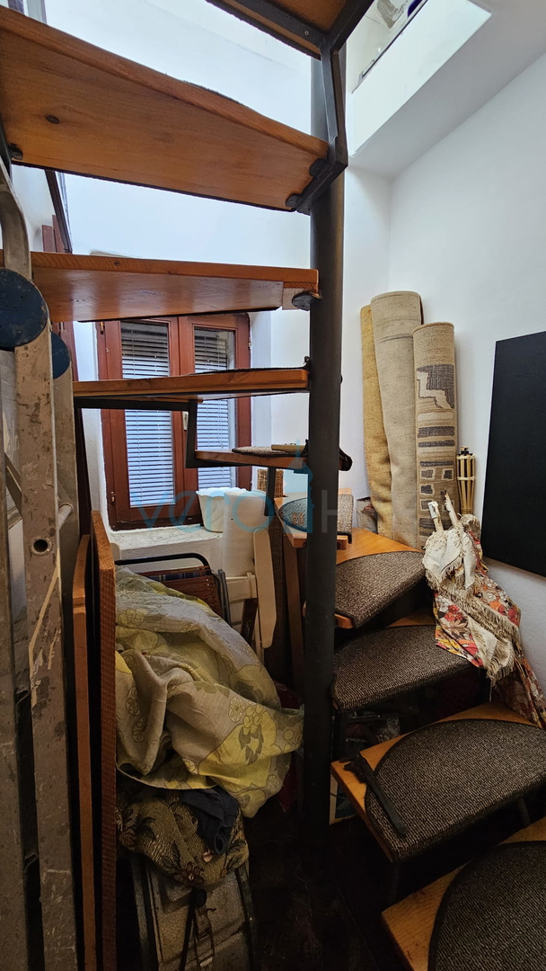 Isola di Krk, Dobrinj, centro storico, casa autonoma con terrazza e vista, vendita