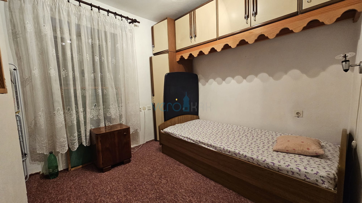 Isola di Krk, Dobrinj, centro storico, casa autonoma con terrazza e vista, vendita