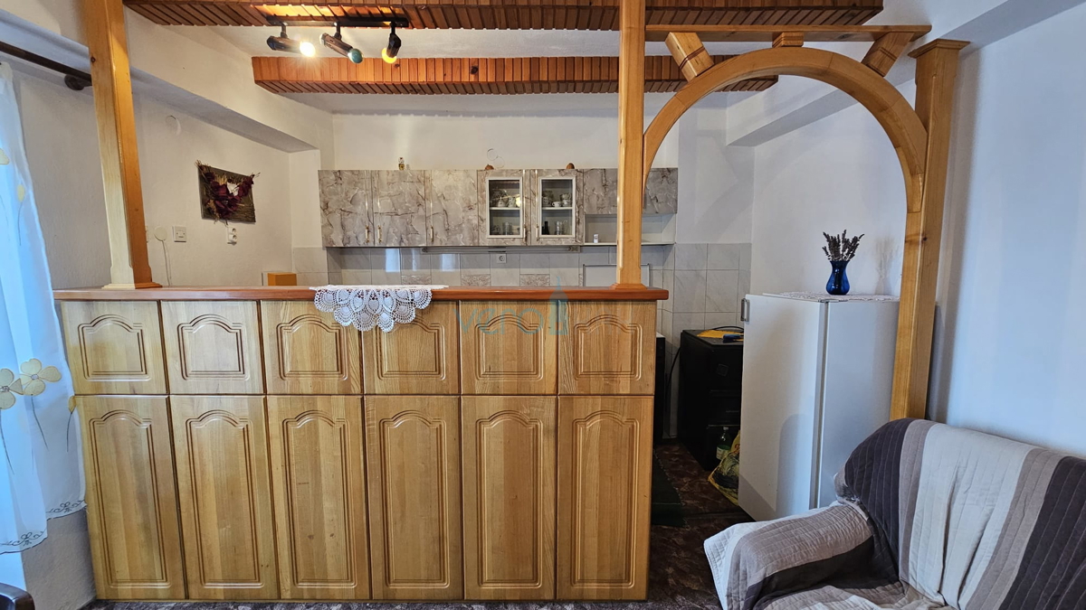 Isola di Krk, Dobrinj, centro storico, casa autonoma con terrazza e vista, vendita