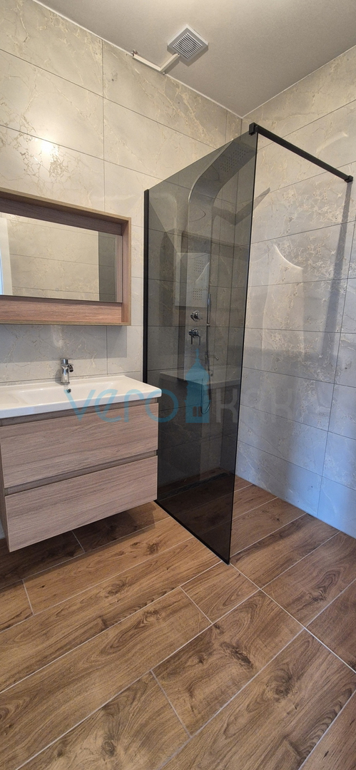 Isola di Krk, Malinska, nuova costruzione, casa moderna con piscina, giardino, vista, vendita