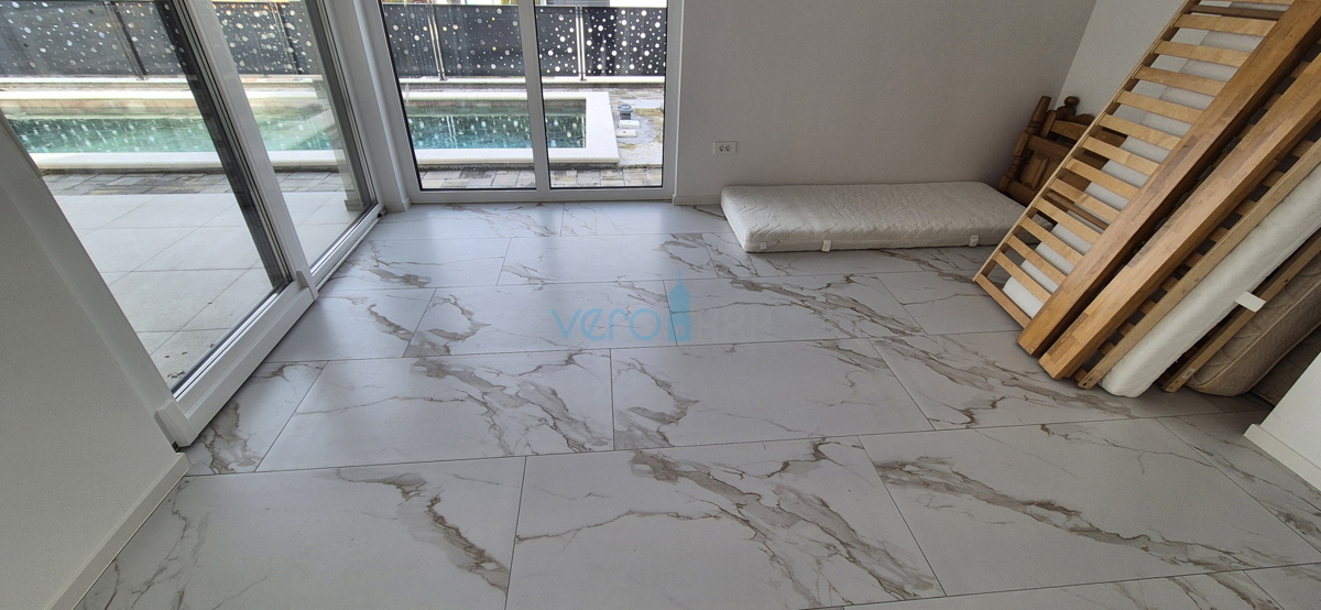 Isola di Krk, Malinska, nuova costruzione, casa moderna con piscina, giardino, vista, vendita